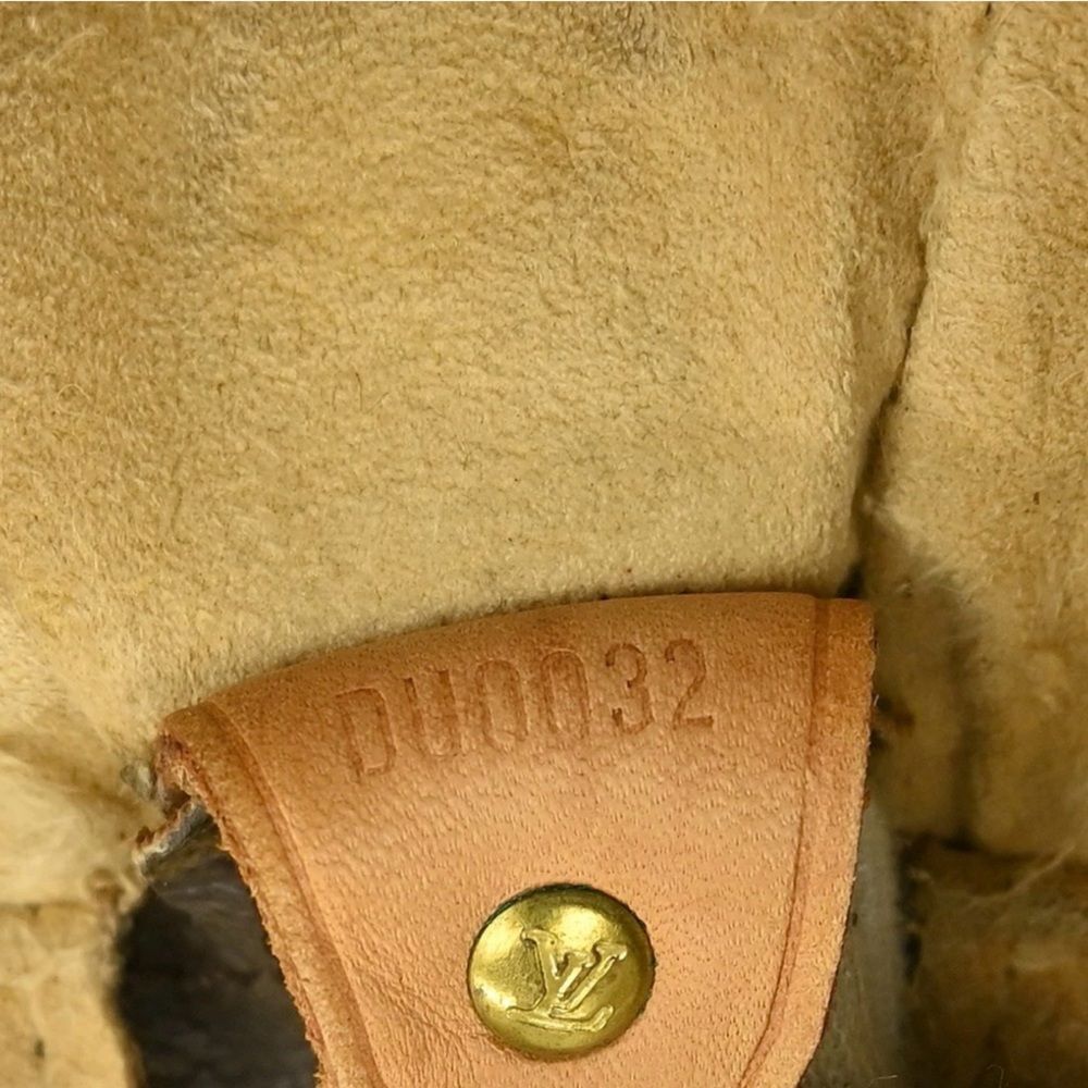 ✅AUTHENTIC✅LOUIS VUITTON LOOPING GM - Picture 14 of 15